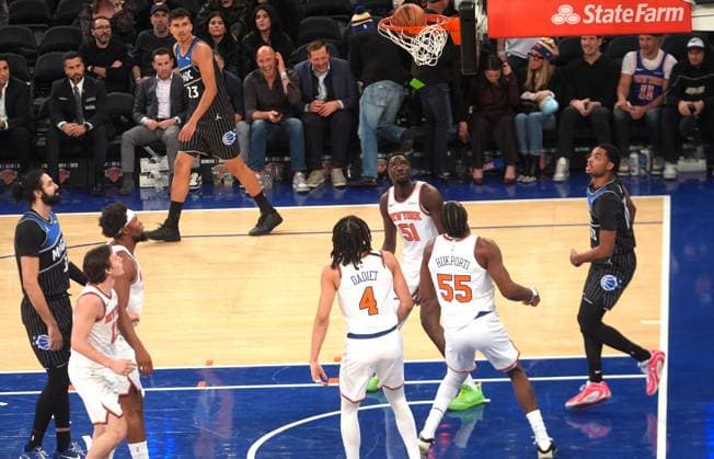 New York Knicks v Orlando Magic - NBA, Basketball Herren, USA NEW YORK, UNITED STATES - NOVEMBER 12: The players are seen during the NBA game between the New York Knicks and the Orlando Magic at Madison Square Garden in New York, United States on November 12, 2025. Selcuk Acar Anadolu New York United States. Editorial use only. Please get in touch for any other usage.  Copyright: x2025xAnadoluxSelcukxAcarx