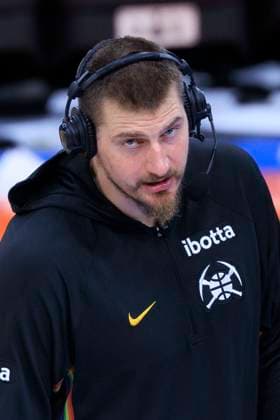 November 12, 2025, Inglewood, California, USA: Nikola Jokic 15 of the Denver Nuggets during his post game interview after their regular season NBA, Basketball Herren, USA game against the Los Angeles Clippers on Wednesday November 12, 2025 at Intuit Dome in Inglewood, California. Clippers lose to Nuggets, 116-130. ARIANA RUIZ PI Inglewood USA - ZUMAp124 20251112_zaa_p124_074 Copyright: xArianaxRuizx