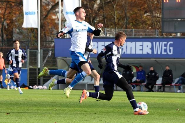 DEU, DFL, 2. FBL Hertha BSC, Trainingspiel , 12.11.2025, Sportforum, Berlin, DEU, DFL, 2. FBL Hertha BSC, Trainingspiel , im Bild Michael Cuisance (Hertha BSC Berlin 10), Niklas Kolbe (Hertha BSC Berlin 27) DFL - regulations prohibit any use of Photographs as image sequences and or quasi-video