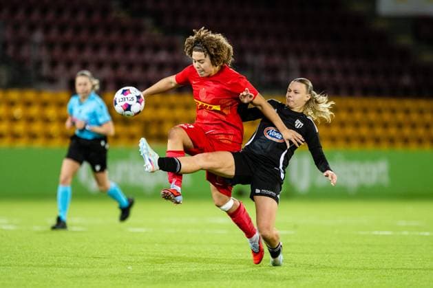FC Nordsjaelland v Mura, UEFA Women™s Europa Cup, Farum, Denmark Farum, Denmark. 12th, November 2025. Thea Petersen (29) of FC Nordsjaelland and Noelle Vilcnik (R) of Mura seen during the UEFA Women™s Europa Cup match between FC Nordsjaelland and Mura at Right to Dream Park in Farum. Denmark, Farum  Copyright: xGonzalesxPhoto TobiasxJorgensenx