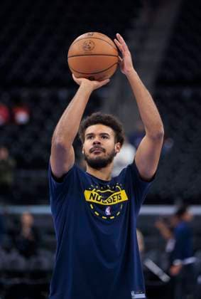November 12, 2025, Inglewood, California, USA: Cameron Johnson 23 of the Denver Nuggets warms up prior to their regular season NBA, Basketball Herren, USA game against the Los Angeles Clippers on Wednesday November 12, 2025 at Intuit Dome in Inglewood, California. Clippers lose to Nuggets, 116-130. ARIANA RUIZ PI Inglewood USA - ZUMAp124 20251112_zaa_p124_083 Copyright: xArianaxRuizx