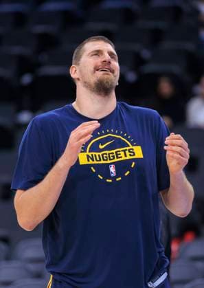 November 12, 2025, Inglewood, California, USA: Nikola Jokic 15 of the Denver Nuggets prior to their regular season NBA, Basketball Herren, USA game against the Los Angeles Clippers on Wednesday November 12, 2025 at Intuit Dome in Inglewood, California. Clippers lose to Nuggets, 116-130. ARIANA RUIZ PI Inglewood USA - ZUMAp124 20251112_zaa_p124_085 Copyright: xArianaxRuizx