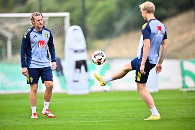 MARBELLA, SPAIN 20251113 Swedish national team, Nationalteam players Mattias Svanberg and Emil Forsberg during Thursday s training in Marbella ahead of the men s national team s World Cup qualifying match in Switzerland at the end of the week. MARBELLA SPAIN x10050x