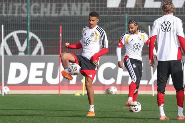 13.11.2025, xgox, Fussball - Nationalmannschaft Training emspor, v.l. Malick Thiaw (Deutschland, ) am Ball, plays the ball (DFL DFB REGULATIONS PROHIBIT ANY USE OF PHOTOGRAPHS as IMAGE SEQUENCES and or QUASI-VIDEO) Wolfsburg