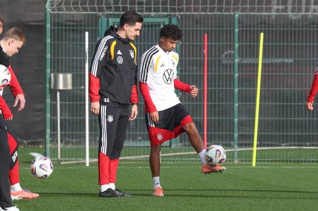 13.11.2025, xgox, Fussball - Nationalmannschaft Training emspor, v.l. Nathaniel Brown (Deutschland, ) (DFL DFB REGULATIONS PROHIBIT ANY USE OF PHOTOGRAPHS as IMAGE SEQUENCES and or QUASI-VIDEO) Wolfsburg