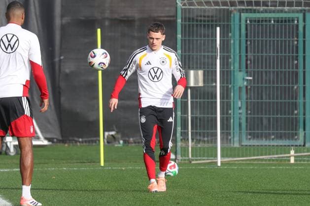 13.11.2025, xgox, Fussball - Nationalmannschaft Training emspor, v.l. Florian Wirtz (Deutschland, ) (DFL DFB REGULATIONS PROHIBIT ANY USE OF PHOTOGRAPHS as IMAGE SEQUENCES and or QUASI-VIDEO) Wolfsburg