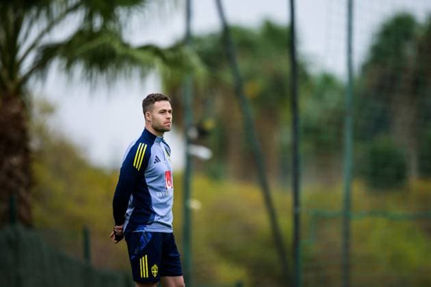 251113 Gabriel Gudmundsson of the Swedish national football team during a training session on November 13, 2025 in Marbella. Photo: Joel Marklund BILDBYRAN kod JM JM0748 bbeng fotboll football soccer fotball vm-kval FIFA World Cup, WM, Weltmeisterschaft, Fussball qualifier träning practice training sverige sweden sverige a Copyright: JOELxMARKLUND BB251113JM001