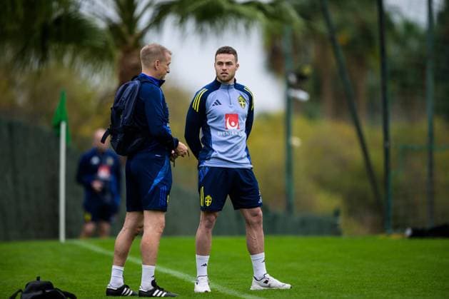 251113 Gabriel Gudmundsson of the Swedish national football team during a training session on November 13, 2025 in Marbella. Photo: Joel Marklund BILDBYRAN kod JM JM0748 bbeng fotboll football soccer fotball vm-kval FIFA World Cup, WM, Weltmeisterschaft, Fussball qualifier träning practice training sverige sweden sverige a Copyright: JOELxMARKLUND BB251113JM002