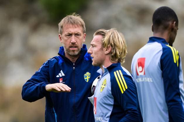 251113 Head coach Graham Potter and Emil Forsberg of the Swedish national football team during a training session on November 13, 2025 in Marbella. Photo: Joel Marklund BILDBYRAN kod JM JM0748 bbeng fotboll football soccer fotball vm-kval FIFA World Cup, WM, Weltmeisterschaft, Fussball qualifier träning practice training sverige sweden sverige a Copyright: JOELxMARKLUND BB251113JM009