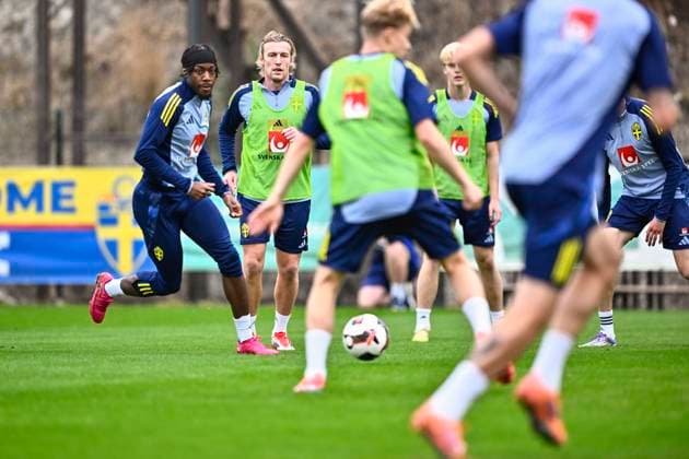 MARBELLA, SPAIN 20251113 Swedish national team, Nationalteam players Mattias Svanberg and Emil Forsberg during Thursday s training in Marbella ahead of the men s national team s World Cup qualifying match in Switzerland at the end of the week. MARBELLA SPAIN x10050x