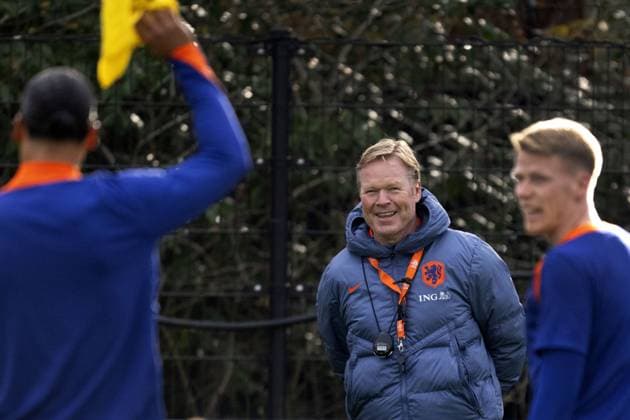 ZEIST - Ronald Koeman during the Dutch national football team s training session at the KNVB Campus, ahead of the World Cup qualifier against Poland. ANP OLAF KRAAK xVIxANPxSportx xxANPxIVx 542004253 originalFilename: 542004253.jpg