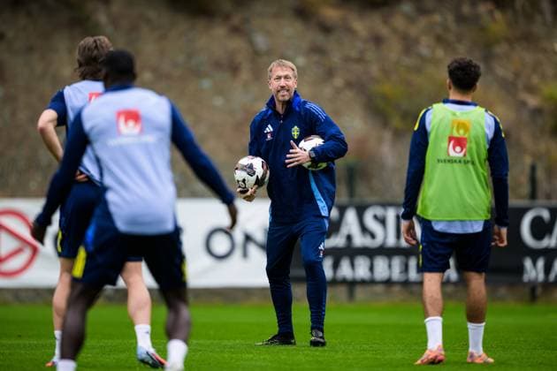 251113 Head coach Graham Potter of the Swedish national football team during a training session on November 13, 2025 in Marbella. Photo: Joel Marklund BILDBYRAN kod JM JM0748 bbeng fotboll football soccer fotball vm-kval FIFA World Cup, WM, Weltmeisterschaft, Fussball qualifier träning practice training sverige sweden sverige a Copyright: JOELxMARKLUND BB251113JM039