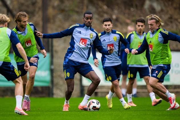 251113 Benjamin Nygren, Alexander Isak and Emil Forsberg of the Swedish national football team during a training session on November 13, 2025 in Marbella. Photo: Joel Marklund BILDBYRAN kod JM JM0748 bbeng fotboll football soccer fotball vm-kval FIFA World Cup, WM, Weltmeisterschaft, Fussball qualifier träning practice training sverige sweden sverige a Copyright: JOELxMARKLUND BB251113JM042