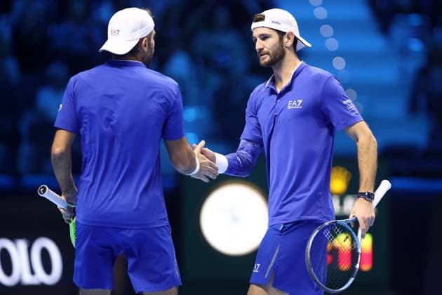 Krawietz Puetz vs Bolelli Vavassori Simone Bolelli of Italy (L) shakes hand with Andrea Vavassori of Italy (R) during the Round Robin doubles match between Kevin Krawietz of Germany and Tim Puetz of Germany against Simone Bolelli of Italy and Andrea Vavassori of Italy on Day five of the Nitto ATP, Tennis Herren World Tour Finals. Turin Inalpi Arena Italy Copyright: xMarcoxCanonierox