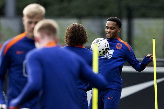 ZEIST - Jurrien Timber during the Dutch national football team s training session at the KNVB Campus, ahead of the World Cup qualifier against Poland. ANP OLAF KRAAK xVIxANPxSportx xxANPxIVx 542005503 originalFilename: 542005503.jpg