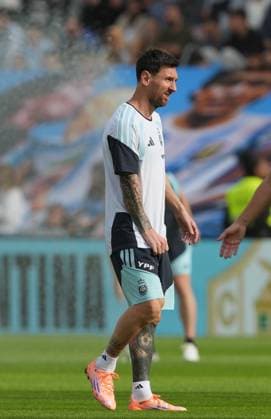 Ahead of Angola v Argentina - Friendlies ELCHE, SPAIN - NOVEMBER 13: Lionel Messi (L) of Argentina and teammates attend a training session at Martinez Valero Stadium in Elche, Spain on November 13, 2025, on the eve of their friendly football match against Angola to be held in Luanda. Alex Juarez Anadolu Spain Spain. Editorial use only. Please get in touch for any other usage.  Copyright: x2025xAnadoluxAlexxJuarezx