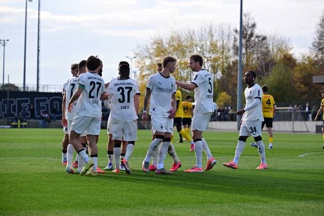 13.11.2025; Moenchengladbach; Fussball, Herren, Saison 2025 2026, Testspiel Borussia Moenchengladbach vs. K. Lierse SK Torjubel Gladbach nach dem Tor zum 1-0; 37 Torschuetze Iaia Manco Danfa (Gladbach) DFL regulations prohibit any use of photographs as image sequences and or quasi-video. Borussia-Park NRW Deutschland