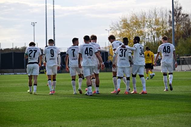 13.11.2025; Moenchengladbach; Fussball, Herren, Saison 2025 2026, Testspiel Borussia Moenchengladbach vs. K. Lierse SK Torjubel Gladbach nach dem Tor zum 1-0; 37 Torschuetze Iaia Manco Danfa (Gladbach) DFL regulations prohibit any use of photographs as image sequences and or quasi-video. Borussia-Park NRW Deutschland