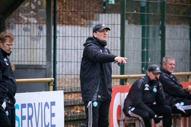 13.11.2025, Fußball, Herren, 2.BL (Bundesliga), Saison 2025 2026, Testspiel: Holstein Kiel - Silkeborg IF Trainer Kent Nielsen (Silkeborg) Kiel Holstein-Stadion Schleswig-Holstein Deutschland