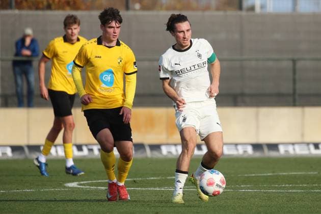 Mönchengladbach, Deutschland 13. November 2025: Testspiel - 2025 2026 - Borussia Mönchengladbach vs. Lierse SK Im Bild: Rocco Reitz (BMG) Fohlenplatz Nordrhein Westfalen Copyright: xFotostandx xVanxderxVeldenx