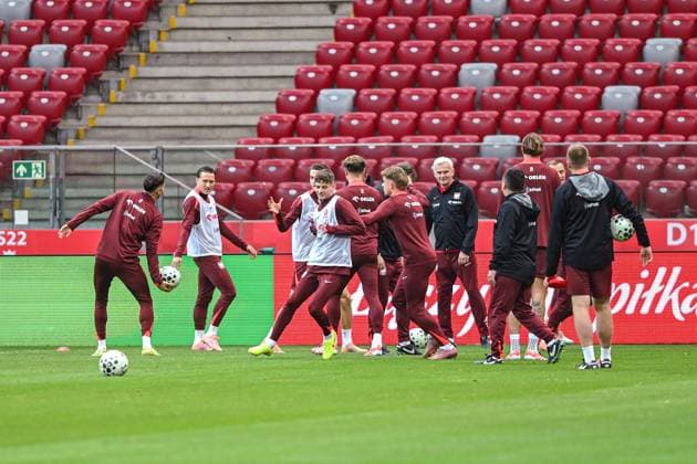 Warszawa 13.11.2025 Pilka nozna Trening reprezentacji Polski przed meczem kwalifikacji do Mistrzostw Swiata 2026: Polska - Holandia. --- Football. Poland national team, Nationalteam training ahead of the 2026 FIFA World Cup, WM, Weltmeisterschaft, Fussball qualifier match: Poland - Netherlands. nz reprezentacja Polski Fot. Kai Taller Arena Akcji NEWSPIX.PL --- newspix.pl POLAND OUT! 