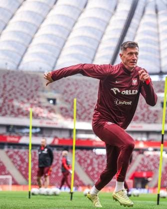13.11.2025 WARSZAWA PGE NARODOWY PILKA NOZNA (FOOTBALL) ZGRUPOWANIE REPREZENTACJI POLSKI OFICJALNA KONFERENCJA I TRENING REPREZENTACJI POLSKI NZ ROBERT LEWANDOWSKI FOTO LUKASZ GROCHALA CYFRASPORT NEWSPIX.PL --- newspix.pl POLAND OUT! 