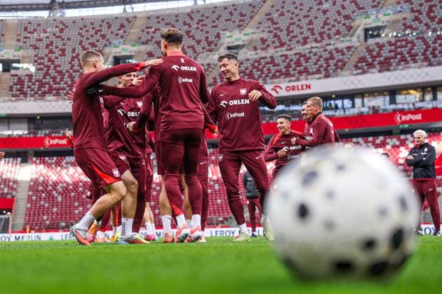 13.11.2025 WARSZAWA PGE NARODOWY PILKA NOZNA (FOOTBALL) ZGRUPOWANIE REPREZENTACJI POLSKI OFICJALNA KONFERENCJA I TRENING REPREZENTACJI POLSKI NZ POLSKA TRENING ILUSTRACJA FOTO LUKASZ GROCHALA CYFRASPORT NEWSPIX.PL --- newspix.pl POLAND OUT! 