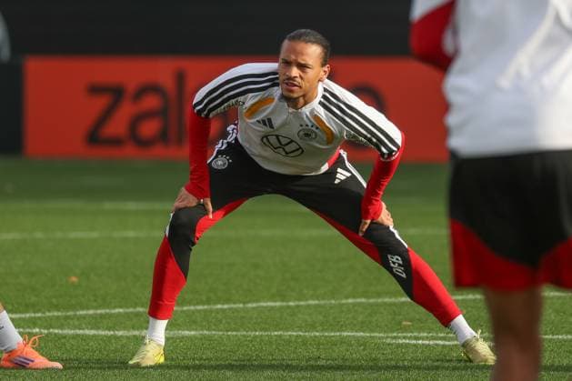 13.11.2025, xgox, Fussball - Nationalmannschaft Training emspor, v.l. Leroy Sane (Deutschland, ) (DFL DFB REGULATIONS PROHIBIT ANY USE OF PHOTOGRAPHS as IMAGE SEQUENCES and or QUASI-VIDEO) Wolfsburg