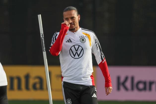13.11.2025, xgox, Fussball - Nationalmannschaft Training emspor, v.l. Leroy Sane (Deutschland, ) (DFL DFB REGULATIONS PROHIBIT ANY USE OF PHOTOGRAPHS as IMAGE SEQUENCES and or QUASI-VIDEO) Wolfsburg