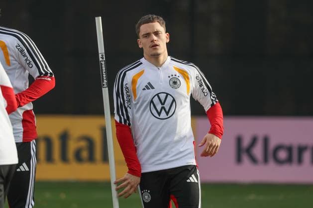 13.11.2025, xgox, Fussball - Nationalmannschaft Training emspor, v.l. Florian Wirtz (Deutschland, ) (DFL DFB REGULATIONS PROHIBIT ANY USE OF PHOTOGRAPHS as IMAGE SEQUENCES and or QUASI-VIDEO) Wolfsburg