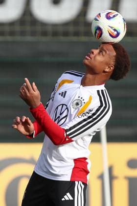 13.11.2025, xtgx, Fussball Nationalmannschaft, Abschlusstraining in Wolfsburg emspor, v.l. Forzan Assan Ouedraogo (Deutschland) (DFL DFB REGULATIONS PROHIBIT ANY USE OF PHOTOGRAPHS as IMAGE SEQUENCES and or QUASI-VIDEO) Wolfsburg