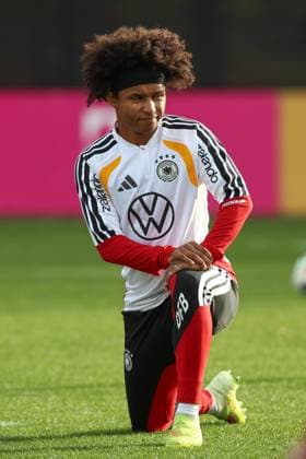 13.11.2025, xtgx, Fussball Nationalmannschaft, Abschlusstraining in Wolfsburg emspor, v.l. Karim Adeyimi (Deutschland) (DFL DFB REGULATIONS PROHIBIT ANY USE OF PHOTOGRAPHS as IMAGE SEQUENCES and or QUASI-VIDEO) Wolfsburg
