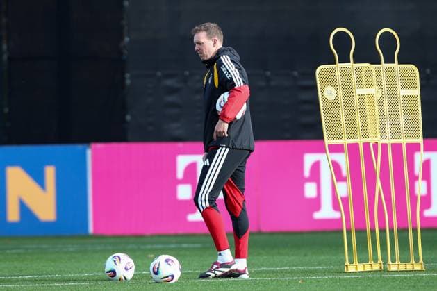 13.11.2025, xtgx, Fussball Nationalmannschaft, Abschlusstraining in Wolfsburg emspor, v.l. Julian Nagelsmann (Deutschland, Trainer) (DFL DFB REGULATIONS PROHIBIT ANY USE OF PHOTOGRAPHS as IMAGE SEQUENCES and or QUASI-VIDEO) Wolfsburg