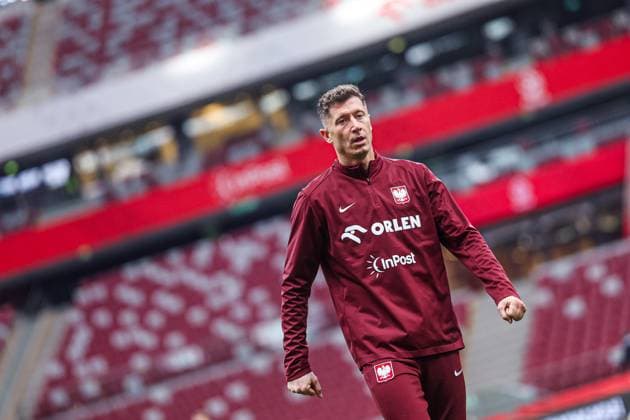Fußball, WM Quali, Nationalteam Polen, Training 13.11.2025 WARSZAWA PGE NARODOWY PILKA NOZNA (FOOTBALL) ZGRUPOWANIE REPREZENTACJI POLSKI OFICJALNA KONFERENCJA I TRENING REPREZENTACJI POLSKI NZ ROBERT LEWANDOWSKI FOTO LUKASZ GROCHALA CYFRASPORT NEWSPIX.PL --- newspix.pl EL ELIMINACJE DO MS MISTRZOSTW SWIATA W PILCE NOZNEJ FIFA 2026 PILKA NOZNA 