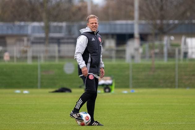13.11.2025, Fussball: 2. Bundesliga, Saison 2025 2026, oeffentliches Training, Fortuna Duesseldorf auf dem Trainingsgelände an der Merkur Spiel-Arena in Duesseldorf. Markus Anfang (Fortuna Duesseldorf, Cheftrainer) ist auf dem Platz. Foto: Kirchner-Media TH Copyright: xKirchner-Media THx