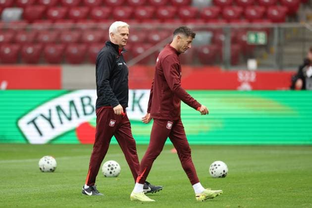 Fußball, WM Quali, Nationalteam Polen, Training WARSZAWA 13.11.2025 TRENING REPREZENTACJI POLSKI --- POLISH FOOTBALL national team, Nationalteam TRAINING SESSION IN WARSAW JACEK MAGIERA ROBERT LEWANDOWSKI FOT. PIOTR KUCZA FOTOPYK NEWSPIX.PL --- newspix.pl 