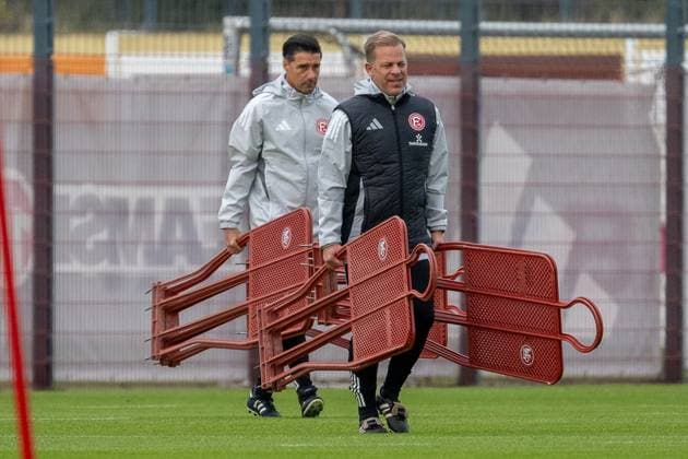 13.11.2025, Fussball: 2. Bundesliga, Saison 2025 2026, oeffentliches Training, Fortuna Duesseldorf auf dem Trainingsgelände an der Merkur Spiel-Arena in Duesseldorf. Ilia Gruev (Fortuna Duesseldorf, Co-Trainer) und Markus Anfang (Fortuna Duesseldorf, Cheftrainer) beim Uebungsaufbau. Foto: Kirchner-Media TH Copyright: xKirchner-Media THx