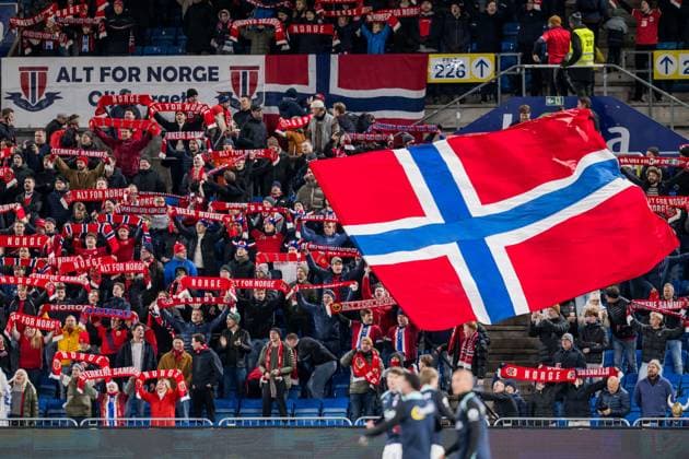 251113 Fans of Norway ahead of the FIFA World Cup, WM, Weltmeisterschaft, Fussball Qualifier football match between Norway and Estonia on November 13, 2025 in Oslo. Photo: Marius Simensen BILDBYRAN COP 238 VG0831 bbeng fotball football soccer fotboll fifa world cup qualifiers european qualifiers 2026 uefa world cup qualifiers vm-kvalifisering vm kvalik vm kval norge norway estland estonia publik Copyright: MARIUSxSIMENSEN BB251113BB231