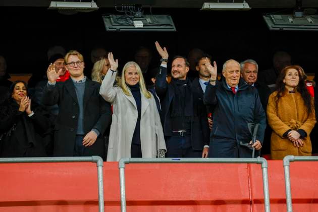 Football, World Cup qualification Norway Estonia Oslo 20251113 From left Minister of Culture and Equality Lubna Jaffery Labour Party, Prince Sverre Magnus, Crown Princess Mette Marit, Crown Prince Haakon, King Harald and Football President Lise Klaveness before the World Cup qualifying match in football between Norway and Estonia at Ullevaal Stadium Photo Jonas Been Henriksen NTB Oslo Norway EDITORIAL USE ONLY RESTRICTED USE FOR BETTING COMPANIES  Copyright: xJonasxBeenxHenriksenx xNTBx