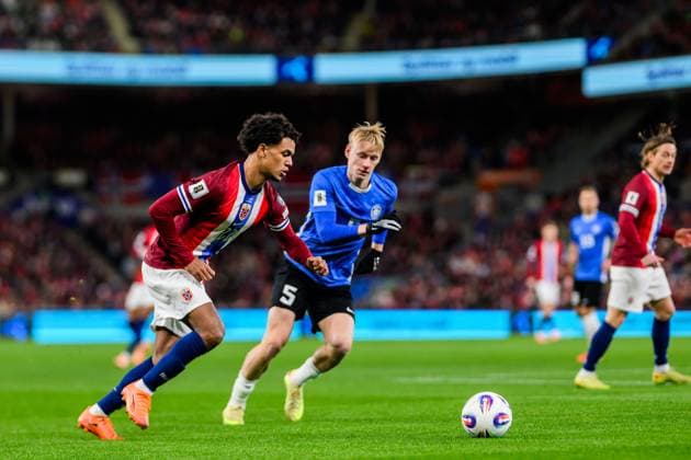 251113 Oscar Bobb of Norway and Rocco Shein of Estonia during the FIFA World Cup, WM, Weltmeisterschaft, Fussball Qualifier football match between Norway and Estonia on November 13, 2025 in Oslo. Photo: Vegard Grott BILDBYRAN kod VG VG0831 bbeng fotball football soccer fotboll fifa world cup qualifiers european qualifiers 2026 uefa world cup qualifiers vm-kvalifisering vm kvalik vm kval norge norway estland estonia Copyright: VEGARDxGRoTT BB251113VG024