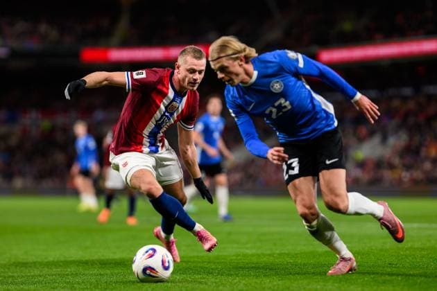 251113 Julian Ryerson of Norway and Vlasiy Sinyavskiy of Estonia during the FIFA World Cup, WM, Weltmeisterschaft, Fussball Qualifier football match between Norway and Estonia on November 13, 2025 in Oslo. Photo: Vegard Grott BILDBYRAN kod VG VG0831 bbeng fotball football soccer fotboll fifa world cup qualifiers european qualifiers 2026 uefa world cup qualifiers vm-kvalifisering vm kvalik vm kval norge norway estland estonia Copyright: VEGARDxGRoTT BB251113VG054