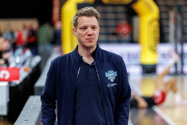 Alex Vogel (MLP Academics Heidelberg, Sportlicher Leiter), Einzelbild, Einzelfoto, Portrait, Portraet, BMA365 Bamberg Baskets vs. MLP Academics Heidelberg, Basketball, BBL Pokal, Viertelfinale, 13.11.2025 BMA365 Bamberg Baskets vs. MLP Academics Heidelberg, Basketball, BBL Pokal, Viertelfinale, 13.11.2025 Bamberg Copyright: xEibner-Pressefoto G.xSantemizx EP_EER
