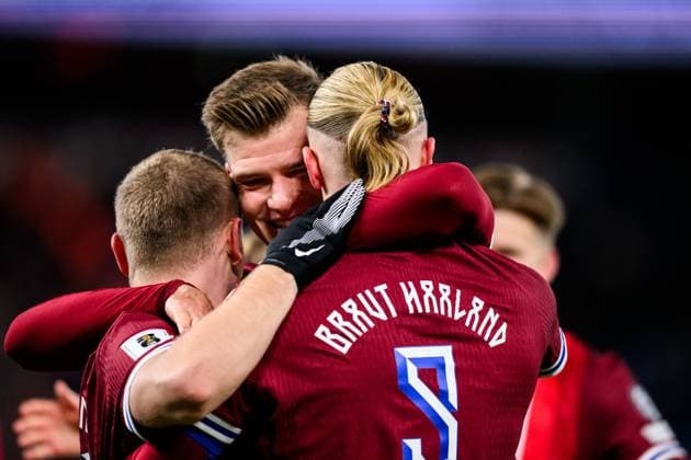 251113 Alexander Sorloth and Erling Braut Haaland of Norway celebrate after the 4-0 goal during the FIFA World Cup, WM, Weltmeisterschaft, Fussball Qualifier football match between Norway and Estonia on November 13, 2025 in Oslo. Photo: Marius Simensen BILDBYRAN COP 238 VG0831 bbeng fotball football soccer fotboll fifa world cup qualifiers european qualifiers 2026 uefa world cup qualifiers vm-kvalifisering vm kvalik vm kval norge norway estland estonia jubel Copyright: MARIUSxSIMENSEN BB251113BB347