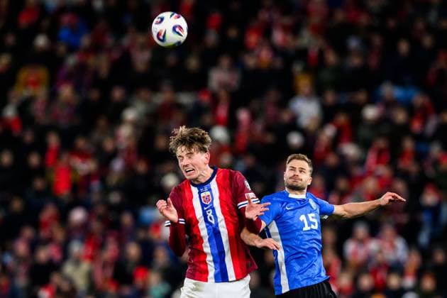 251113 Sander Berge of Norway and Rauno Sappinen of Estonia during the FIFA World Cup, WM, Weltmeisterschaft, Fussball Qualifier football match between Norway and Estonia on November 13, 2025 in Oslo. Photo: Vegard Grott BILDBYRAN kod VG VG0831 bbeng fotball football soccer fotboll fifa world cup qualifiers european qualifiers 2026 uefa world cup qualifiers vm-kvalifisering vm kvalik vm kval norge norway estland estonia Copyright: VEGARDxGRoTT BB251113VG066