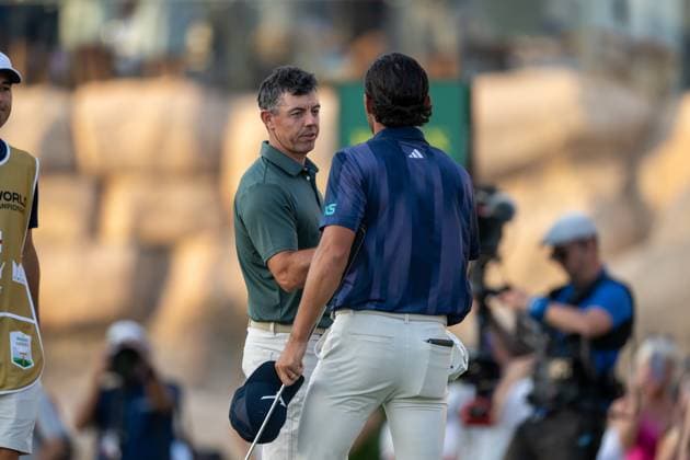 Rory Mcilroy (NIR), Marco Penge (ENG) Round 1 of the DP World Tour Championship 2025, held at the Jumeirah Golf Estate, Earth Course, Dhabi, United Arab Emerites. 13-16 November 2025. Dubai United Arab Emerites DP World Tour, Dp World Tour Championship 2025, Golf x11290x