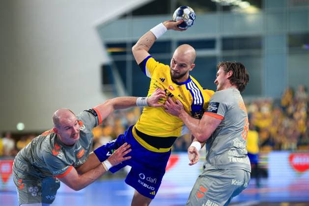 2025.11.13 Kielce Pilka reczna , Liga Mistrzow EHF , sezon 2025 26 Industria Kielce - Aalborg Handbold N z Artsem Karalek Foto Tomasz Fafara PressFocus 2025.11.13 Kielce Handball , EHF Champions League , 2025 2026 season Industria Kielce - Aalborg Handbold Artsem Karalek Credit: Tomasz Fafara PressFocus NEWSPIX.PL --- newspix.pl 