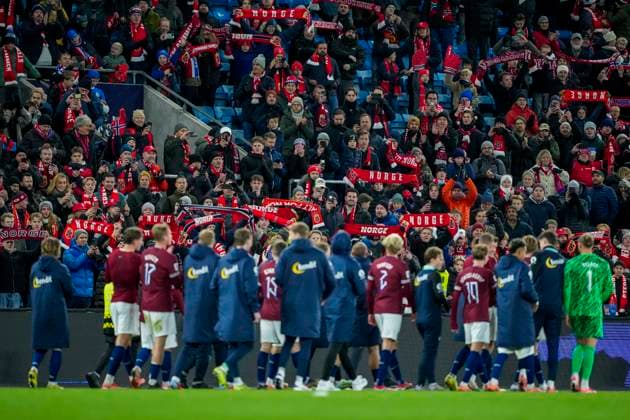 Football, World Cup qualification Norway Estonia Oslo 20251113 The players celebrate the 4 1 victory with the crowd after the World Cup qualifying match in football between Norway and Estonia at Ullevaal Stadion Photo Fredrik Varfjell NTB Oslo Norway EDITORIAL USE ONLY RESTRICTED USE FOR BETTING COMPANIES  Copyright: xFredrikxVarfjellx xNTBx