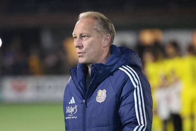 13.11.2025, Fussball, Herren, Sparkassen-Pokal Saarland, 2. Runde, Saison 2025 2026, SV Bliesmengen-Bolchen - 1. FC Saarbrücken, Sportdirektor Jürgen Luginger (1. FC Saarbruecken) Bliesmengen-Bolchen Burgwegstadion Saarland Deutschland (DE) Copyright: xSebastianxBachx