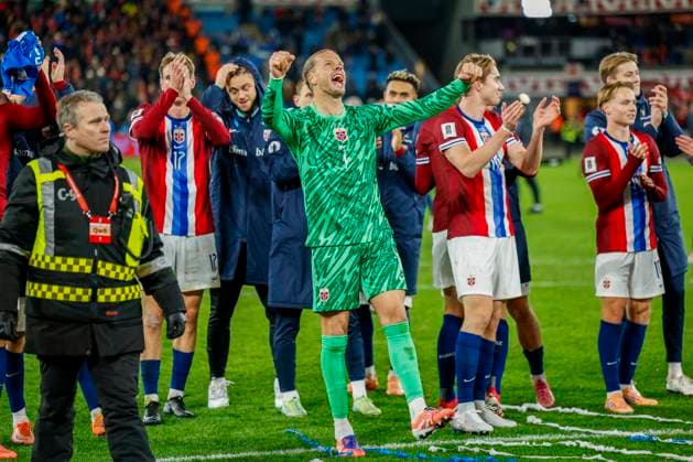 Football, World Cup qualification Norway Estonia Oslo 20251113 The Norwegian players celebrate the 4 1 victory after the World Cup qualifying match in football between Norway and Estonia at Ullevaal Stadion Photo Jonas Been Henriksen NTB Oslo Norway EDITORIAL USE ONLY RESTRICTED USE FOR BETTING COMPANIES  Copyright: xJonasxBeenxHenriksenx xNTBx