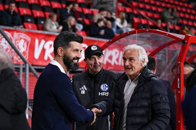 13.11.2025, Fussball, Testspiel, Saison 2025 2026, Twente Enschede - FC Schalke 04, Trainer Miron Muslic (FC Schalke 04), Fred Rutten xRHR-FOTO YYx Copyright: KROEGER RHR-FOTOx RHR-FOTO YY